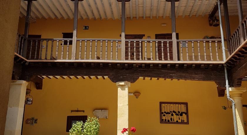 Casa Palacio Conde De Garcinarro Huete Екстериор снимка