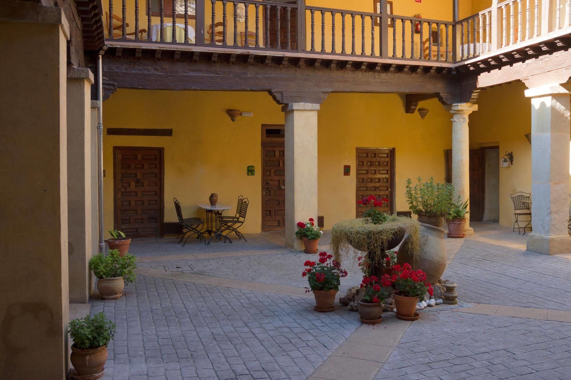 Casa Palacio Conde De Garcinarro Huete Екстериор снимка