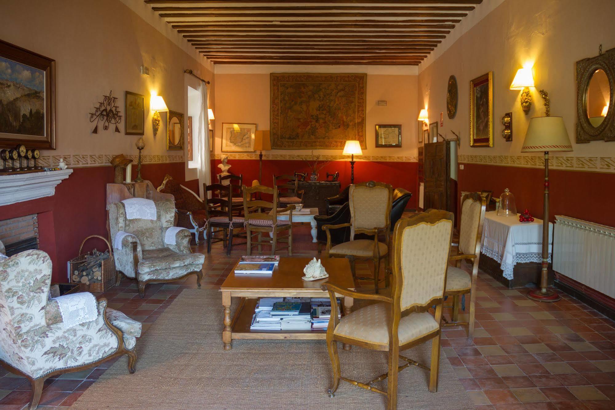 Casa Palacio Conde De Garcinarro Huete Екстериор снимка