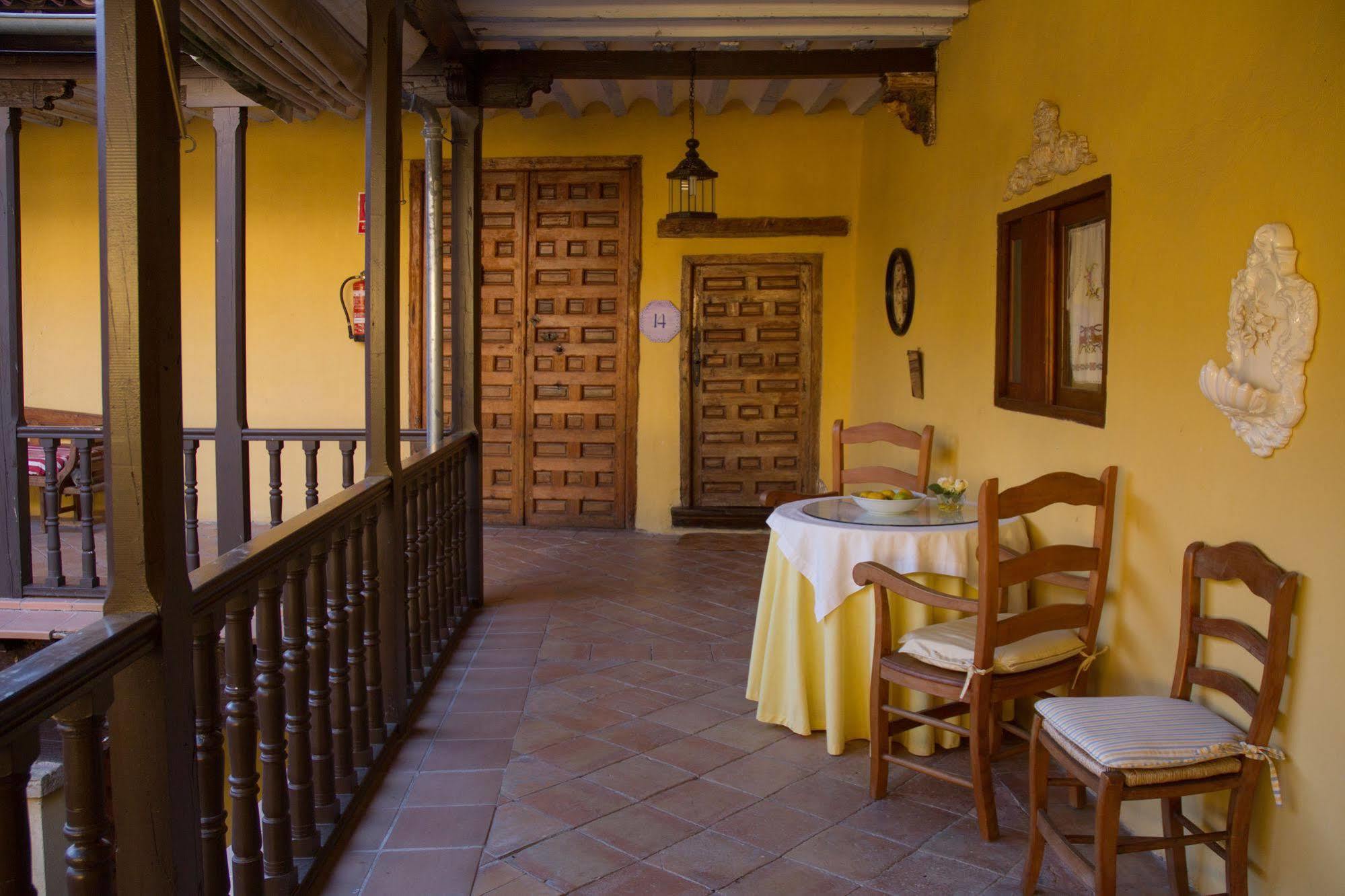 Casa Palacio Conde De Garcinarro Huete Екстериор снимка
